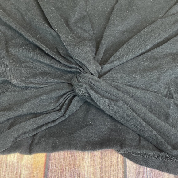 SHEIN Two-piece outfit: 1 pair of shorts and 1 crop top - Picture 9 of 13